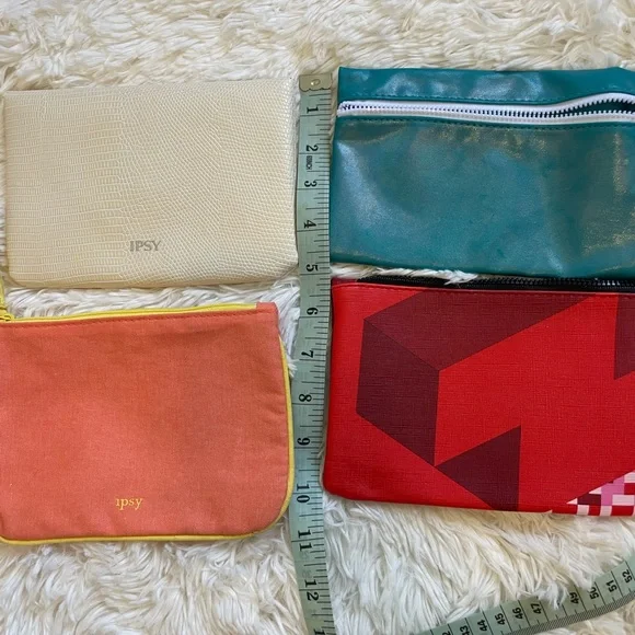 4 Ipsy bags - Picture 4 of 11